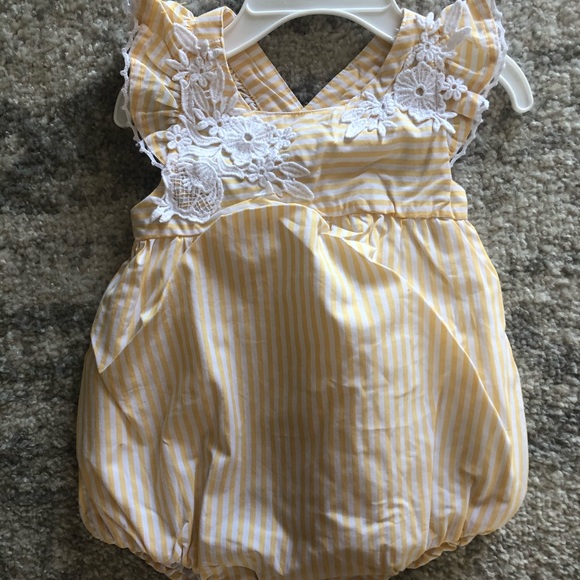 Tahari Other - Infant Girl Sunsuit with hat